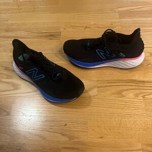 New Balance Roav 1  Black and Blue Athletic Sneakers  Women Sz 10
